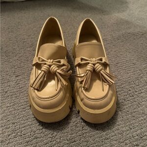 Zara beige loafers size 9
